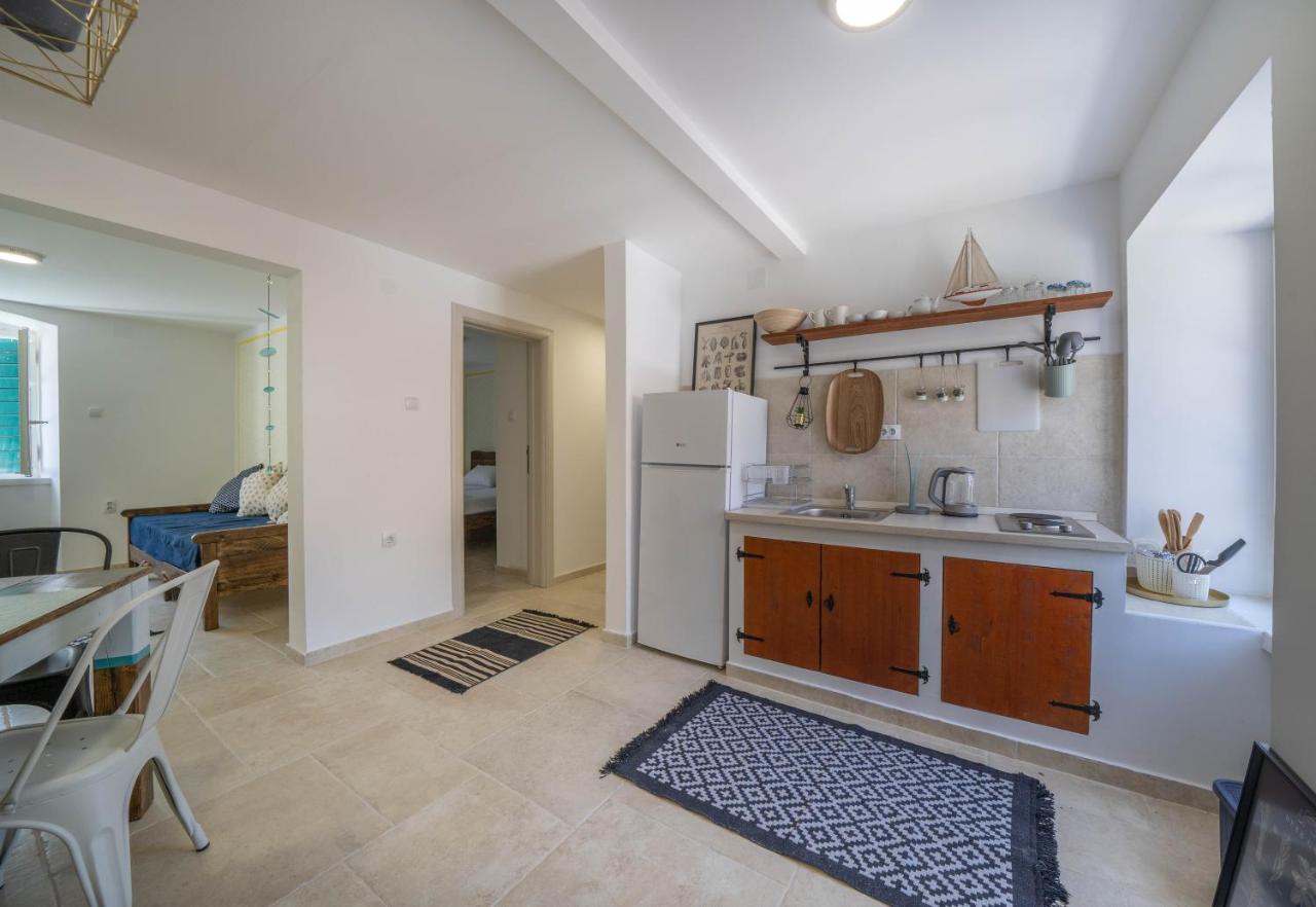Apartments Oliva Рисан Екстериор снимка