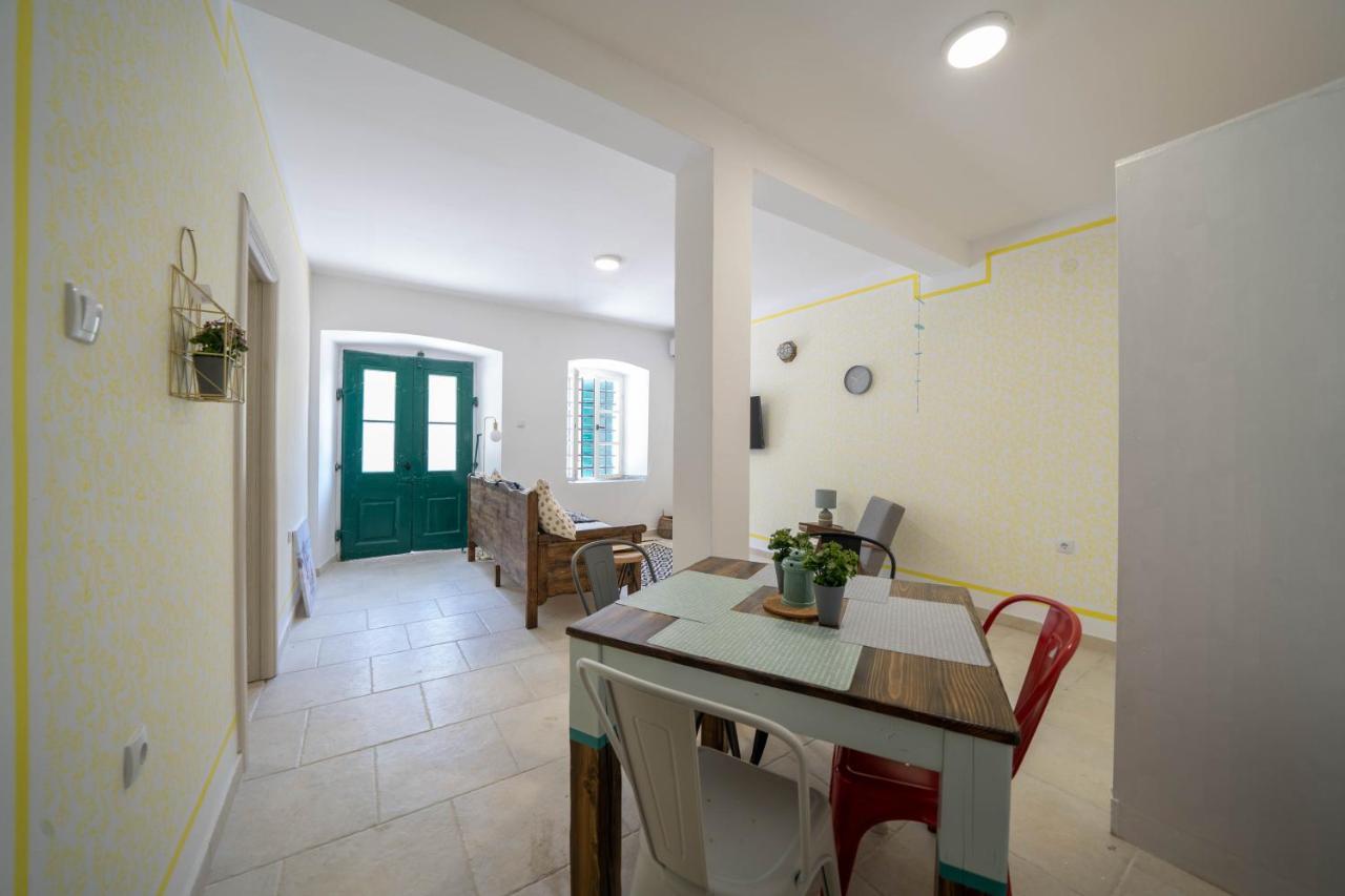 Apartments Oliva Рисан Екстериор снимка