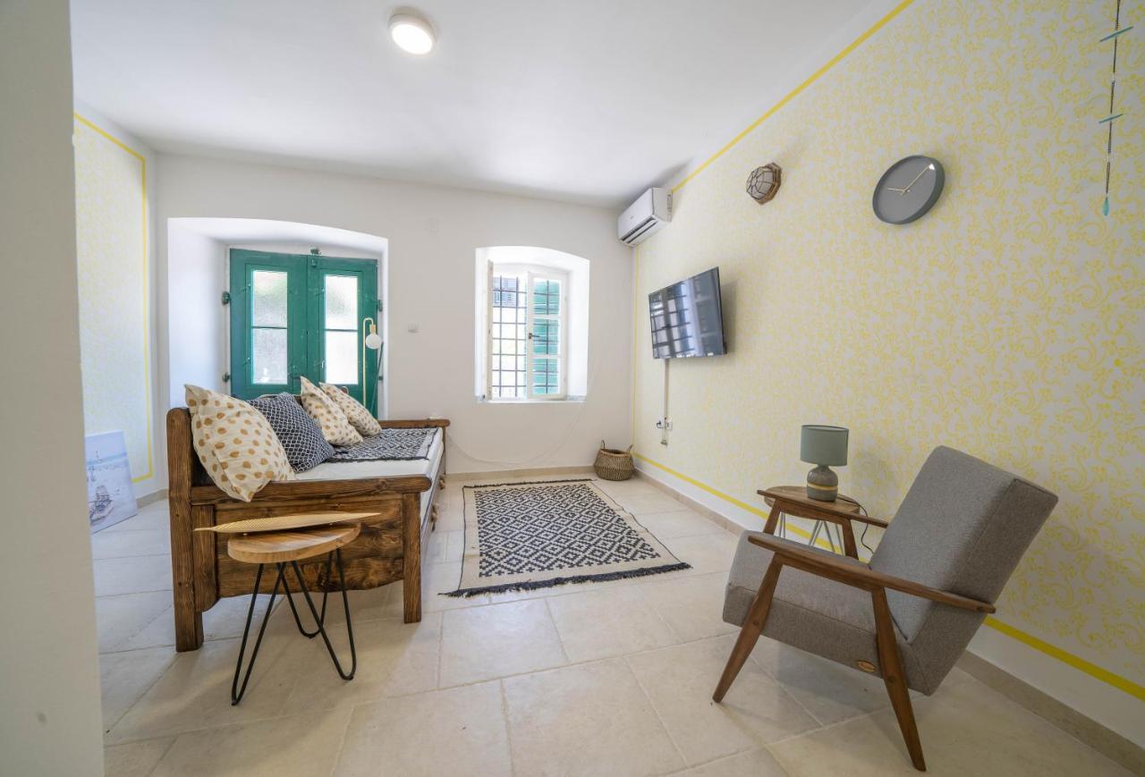 Apartments Oliva Рисан Екстериор снимка