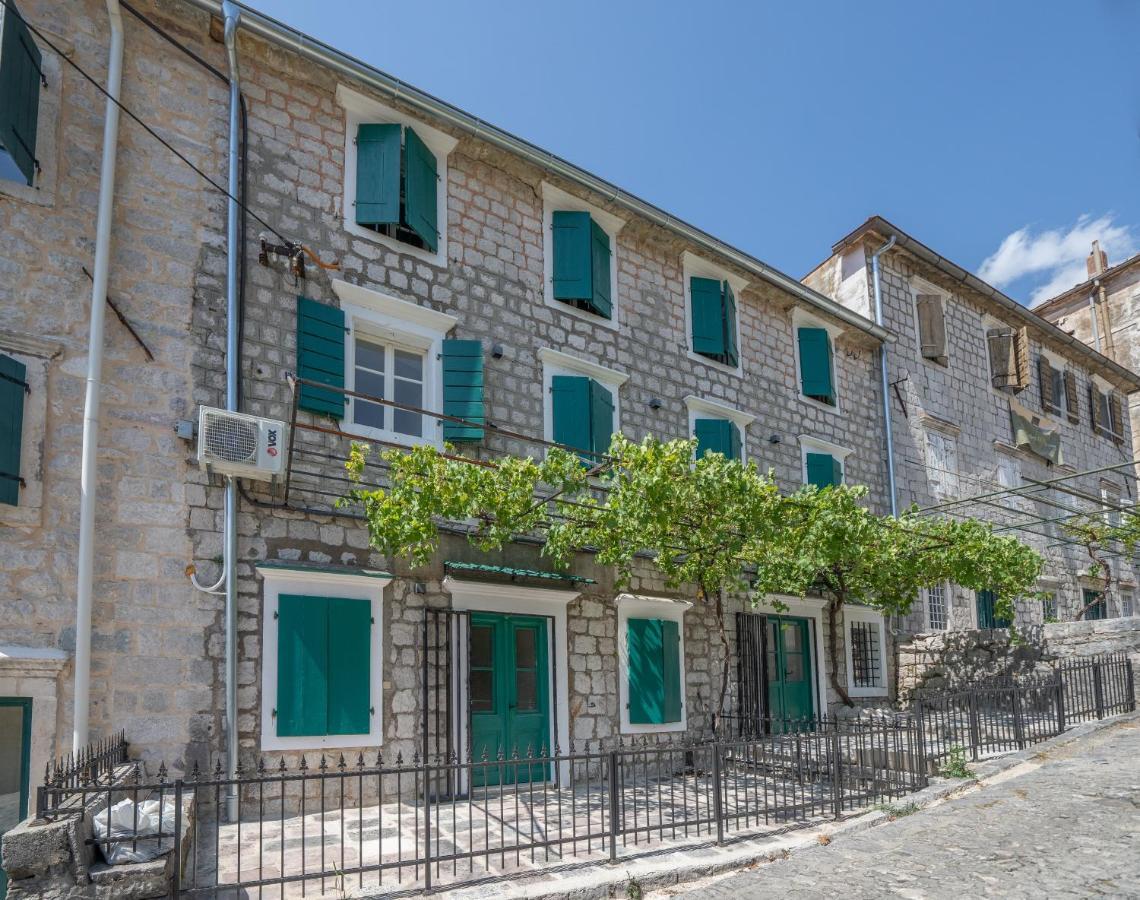 Apartments Oliva Рисан Екстериор снимка