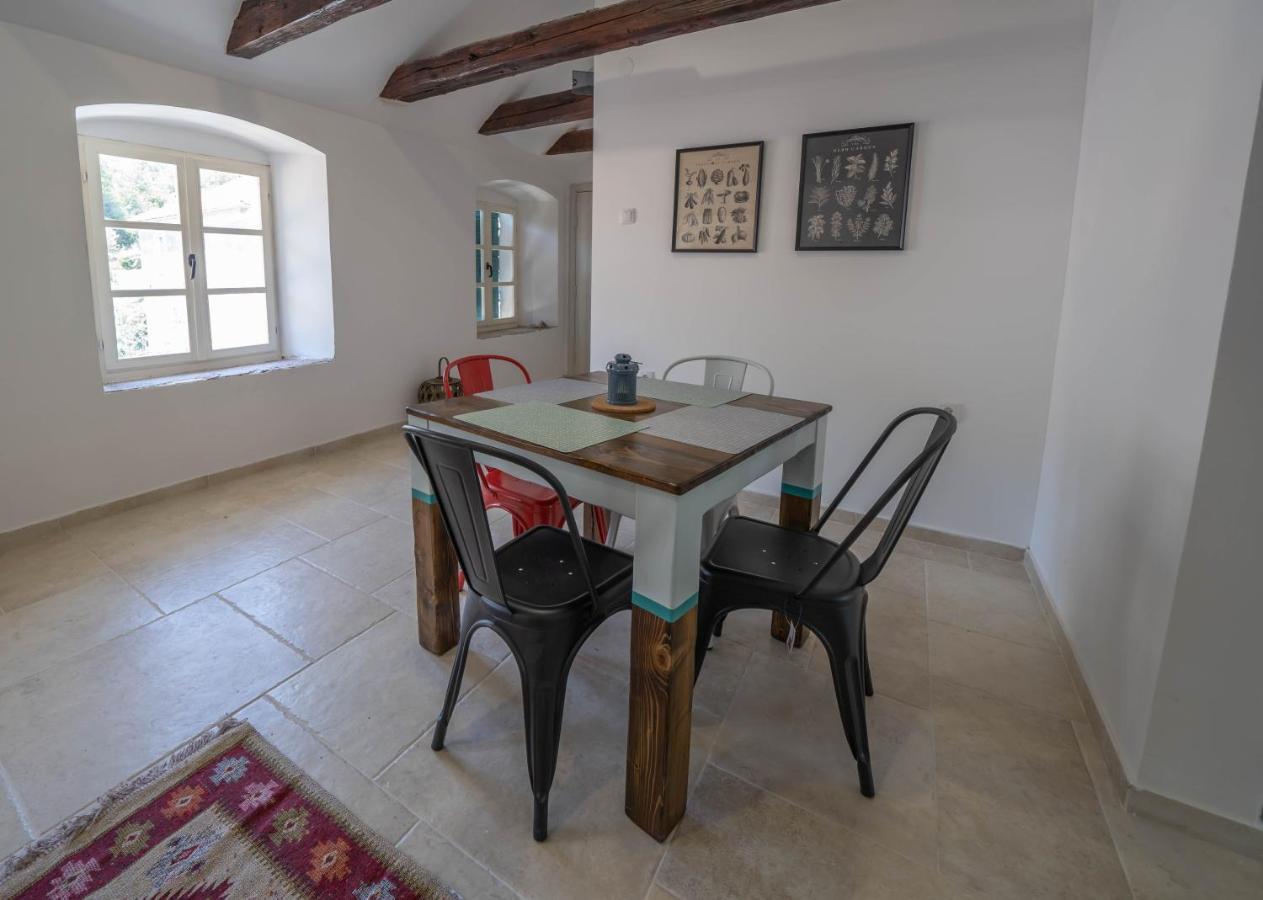 Apartments Oliva Рисан Екстериор снимка