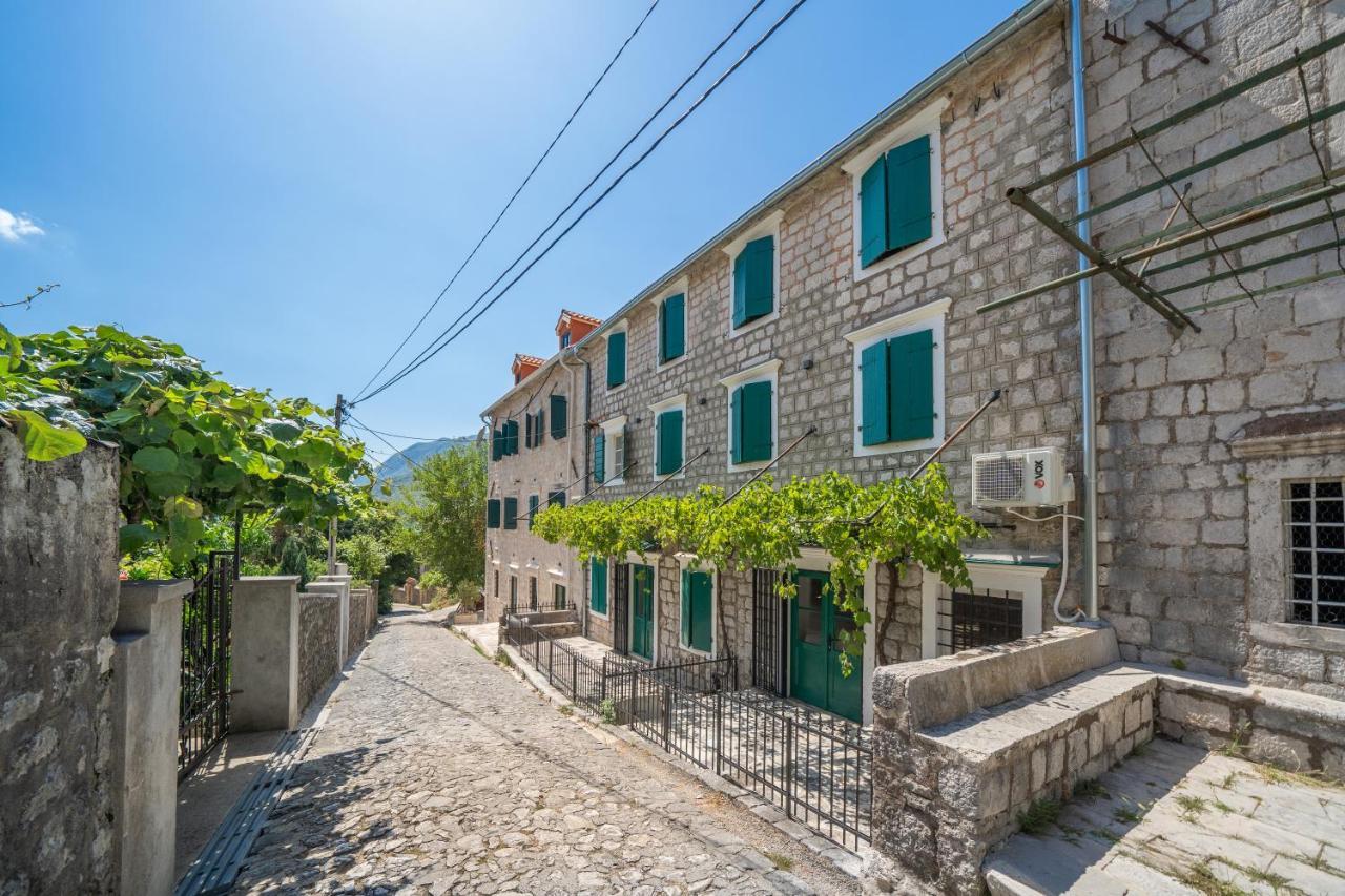 Apartments Oliva Рисан Екстериор снимка