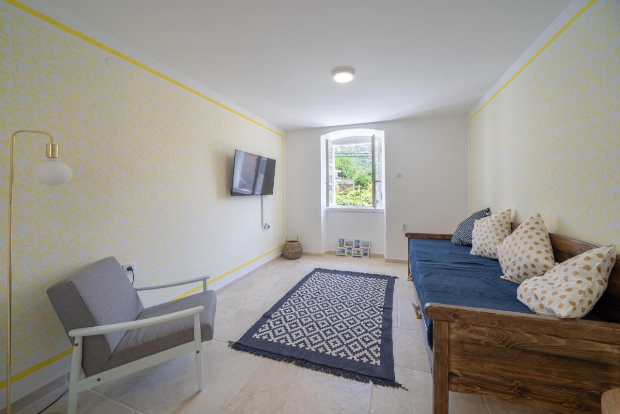 Apartments Oliva Рисан Екстериор снимка